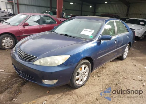 2005 Toyota Camry Xle z USA, uszkodzony, nr VIN 4T1BE30K85U059404